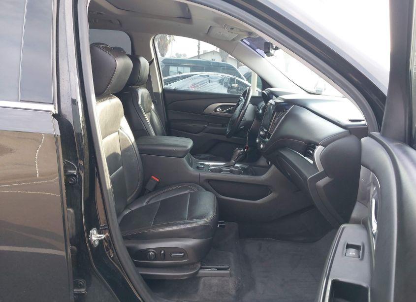 Photo 5 of 2018 Chevrolet Traverse 3LT (VIN 1GNERHKW6JJ246582)