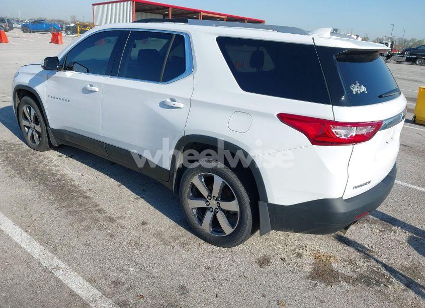 Photo 3 of 2018 Chevrolet Traverse 3LT (VIN 1GNERHKW6JJ284328)