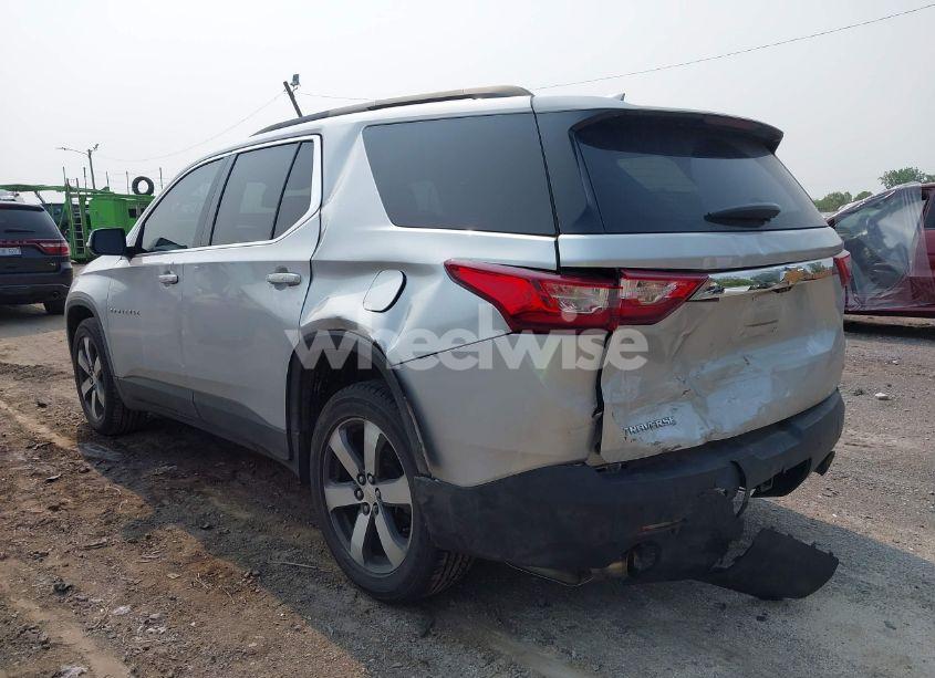Photo 3 of 2019 Chevrolet Traverse 3LT (VIN 1GNERHKW7KJ257026)