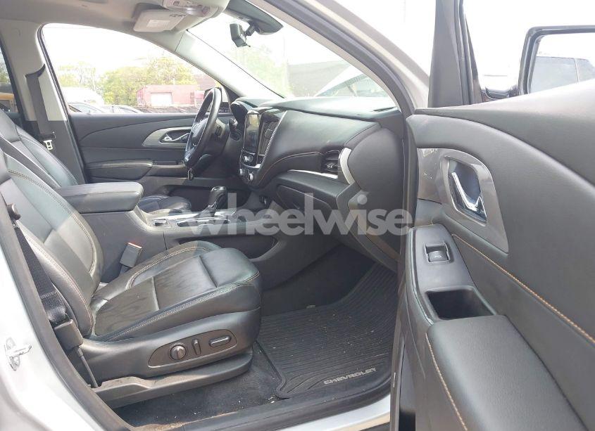 Photo 5 of 2019 Chevrolet Traverse 3LT (VIN 1GNERHKW7KJ257026)