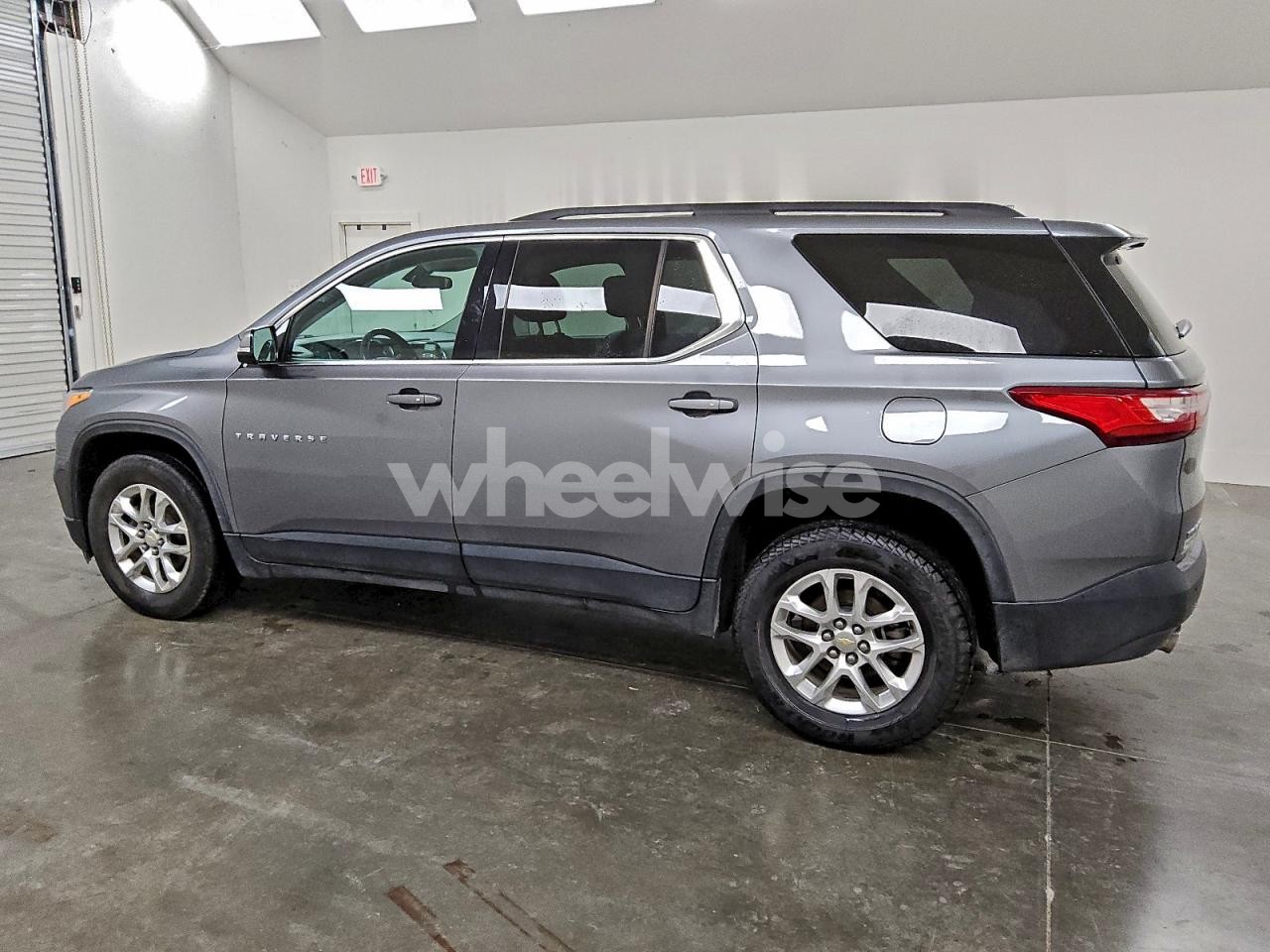 Photo 2 of 2020 CHEVROLET TRAVERSE LT (VIN 1GNERHKW7LJ220253)