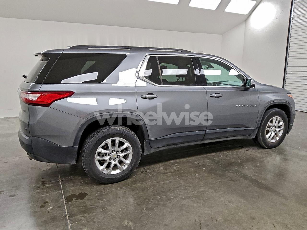 Photo 3 of 2020 CHEVROLET TRAVERSE LT (VIN 1GNERHKW7LJ220253)