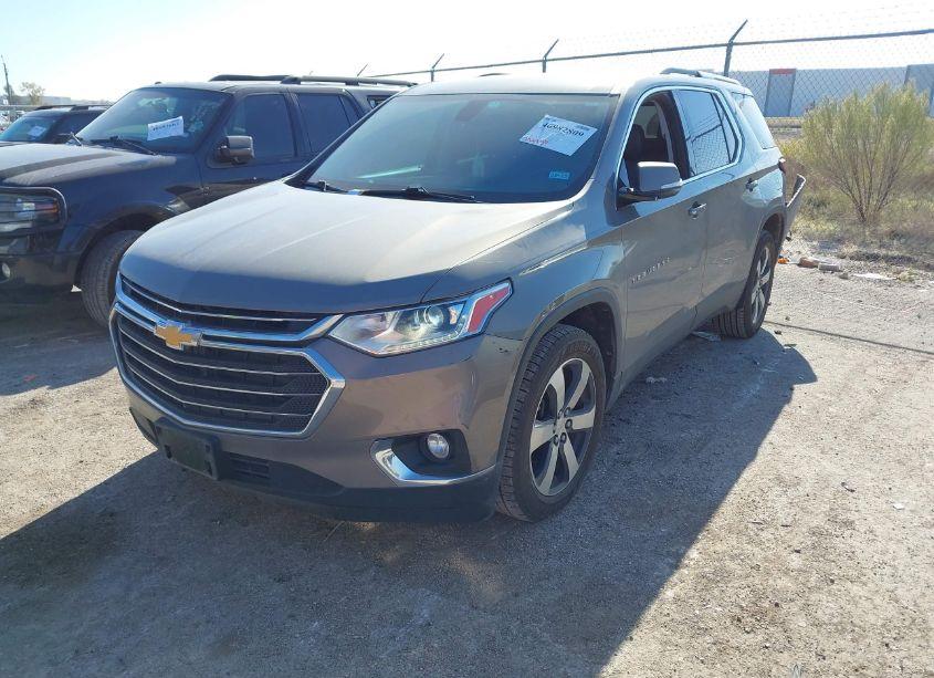 Photo 2 of 2018 Chevrolet Traverse 3LT (VIN 1GNERHKW8JJ114603)