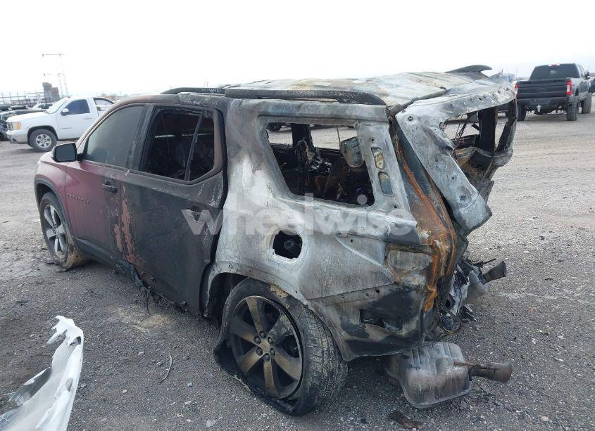 Photo 3 of 2018 Chevrolet Traverse 3LT (VIN 1GNERHKW8JJ284413)