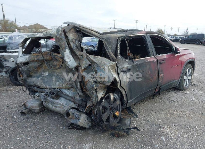 Photo 4 of 2018 Chevrolet Traverse 3LT (VIN 1GNERHKW8JJ284413)