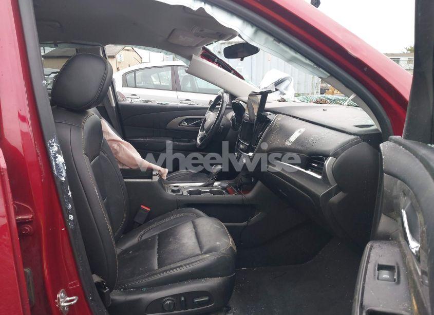 Photo 5 of 2019 Chevrolet Traverse 3LT (VIN 1GNERHKW8KJ194261)