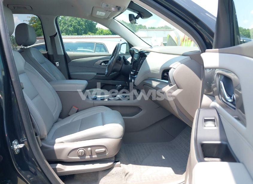 Photo 5 of 2019 Chevrolet Traverse 3LT (VIN 1GNERHKW8KJ205680)