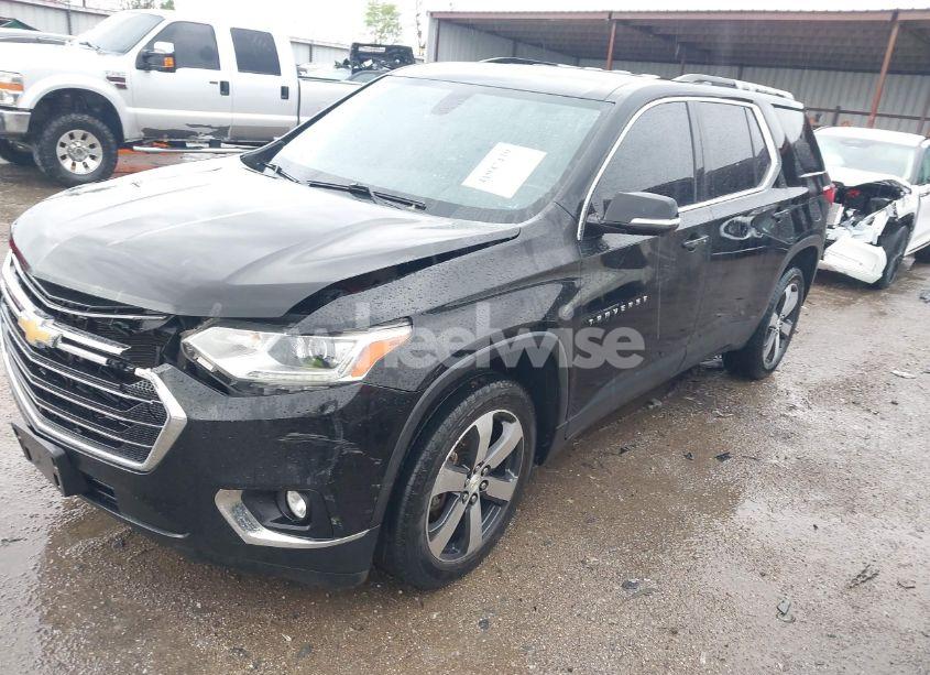 Photo 2 of 2018 Chevrolet Traverse 3LT (VIN 1GNERHKW9JJ102427)