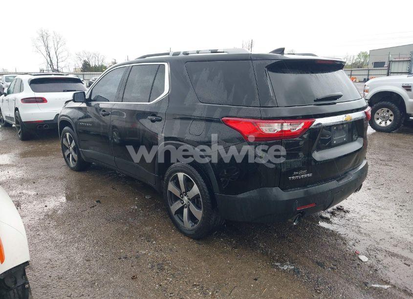 Photo 3 of 2018 Chevrolet Traverse 3LT (VIN 1GNERHKW9JJ102427)