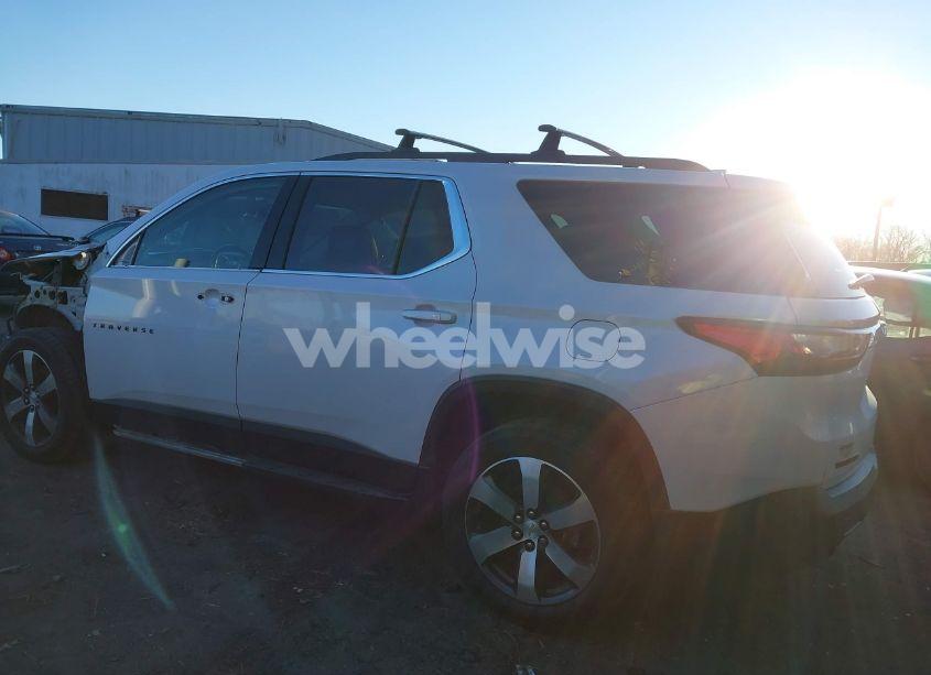 Photo 3 of 2019 Chevrolet Traverse 3LT (VIN 1GNERHKW9KJ126731)