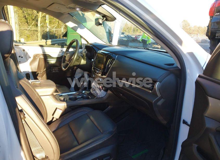 Photo 5 of 2019 Chevrolet Traverse 3LT (VIN 1GNERHKW9KJ126731)