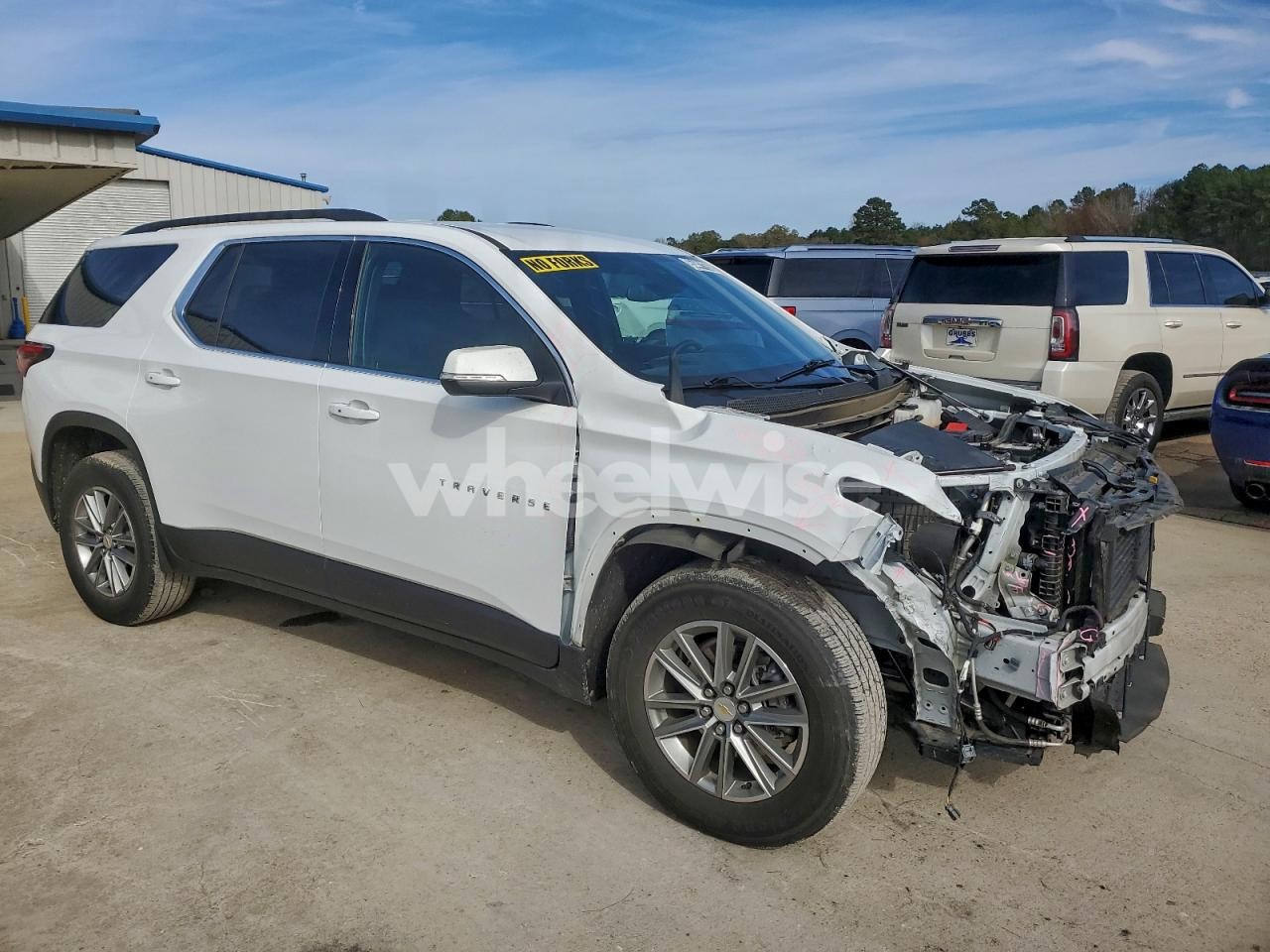 Photo 4 of 2023 CHEVROLET TRAVERSE LT (VIN 1GNERHKW9PJ199296)