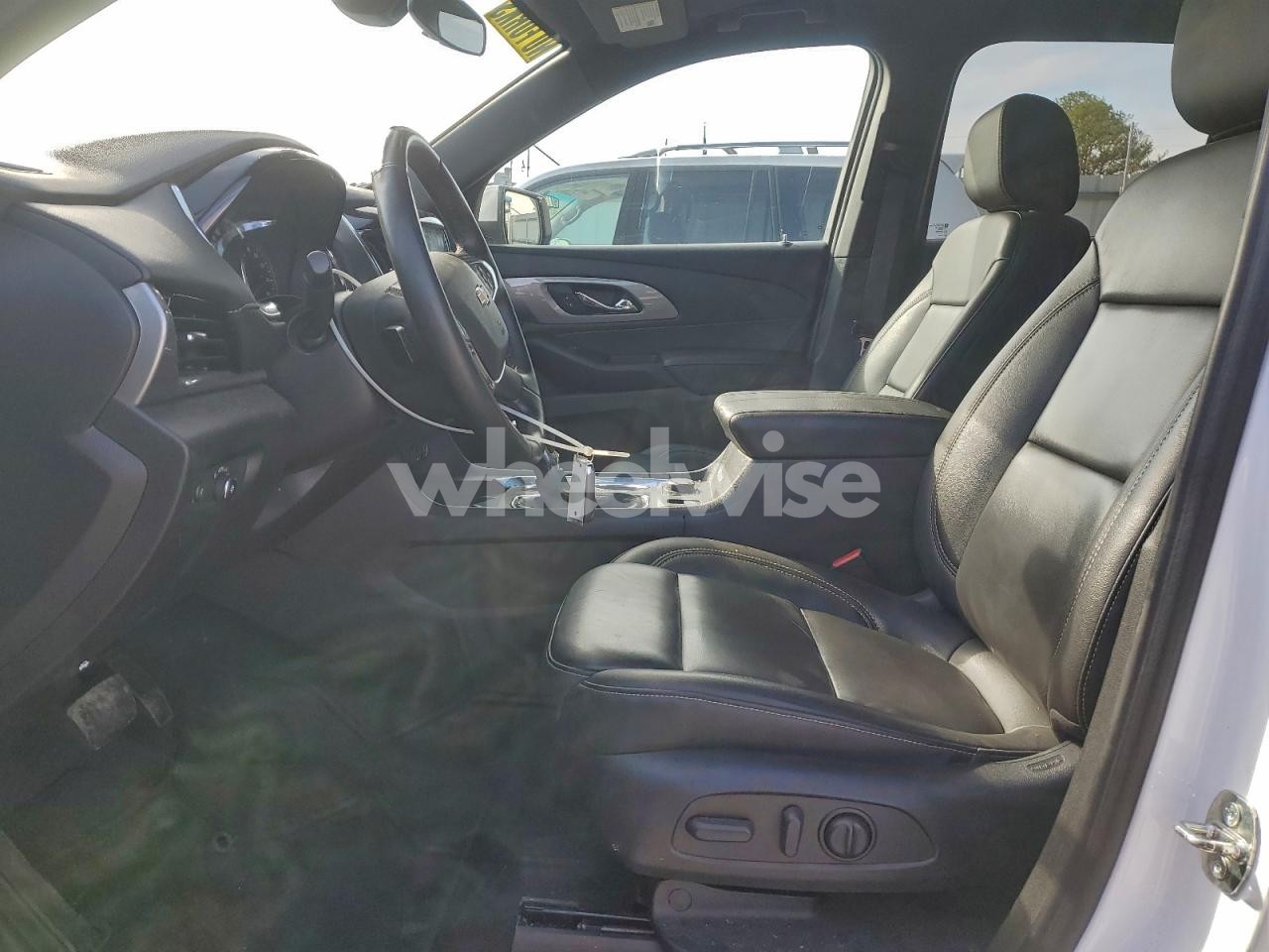 Photo 7 of 2023 CHEVROLET TRAVERSE LT (VIN 1GNERHKW9PJ199296)