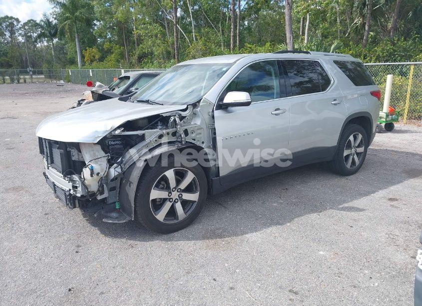 Photo 2 of 2018 Chevrolet Traverse 3LT (VIN 1GNERHKWXJJ213102)