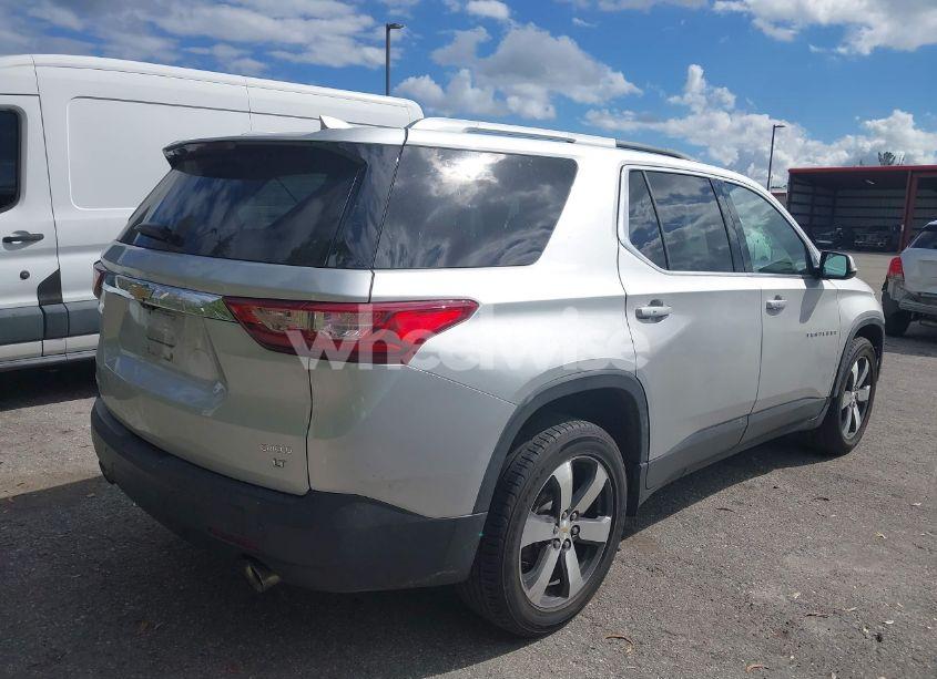 Photo 4 of 2018 Chevrolet Traverse 3LT (VIN 1GNERHKWXJJ213102)
