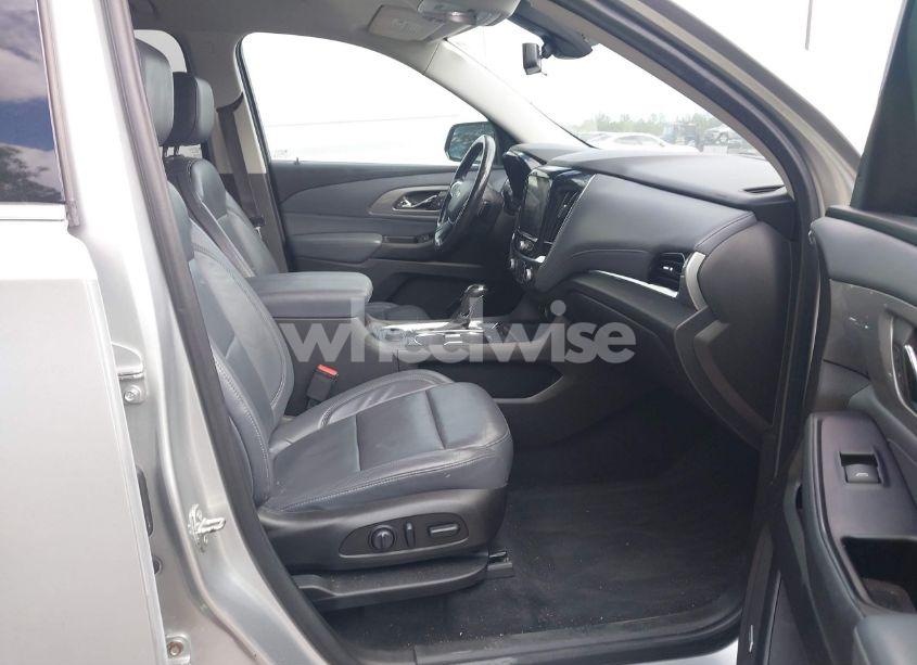 Photo 5 of 2018 Chevrolet Traverse 3LT (VIN 1GNERHKWXJJ213102)