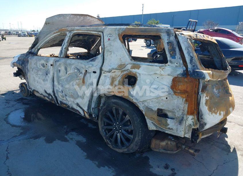 Photo 3 of 2022 Chevrolet Traverse FWD RS (VIN 1GNERJKW1NJ187647)