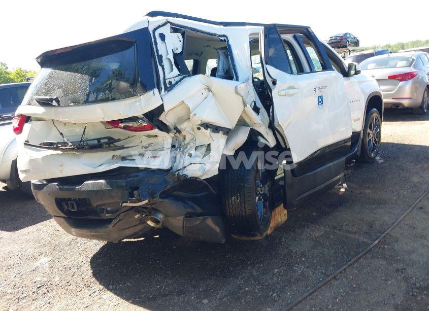 Photo 4 of 2021 Chevrolet Traverse FWD RS (VIN 1GNERJKWXMJ119703)