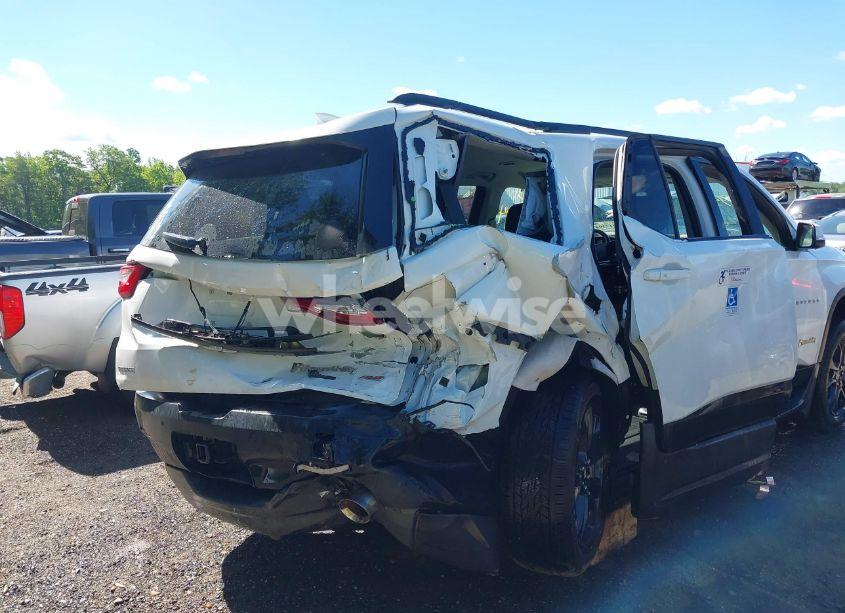 Photo 6 of 2021 Chevrolet Traverse FWD RS (VIN 1GNERJKWXMJ119703)