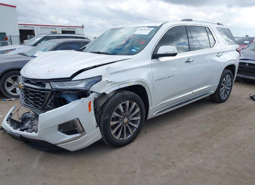 Photo 2 of 2022 Chevrolet Traverse FWD PREMIER (VIN 1GNERKKW3NJ169401)