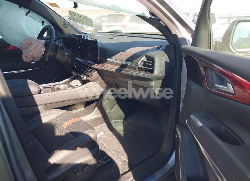 Photo 5 of 2024 Chevrolet Traverse FWD RS (VIN 1GNERLKS7RJ245971)