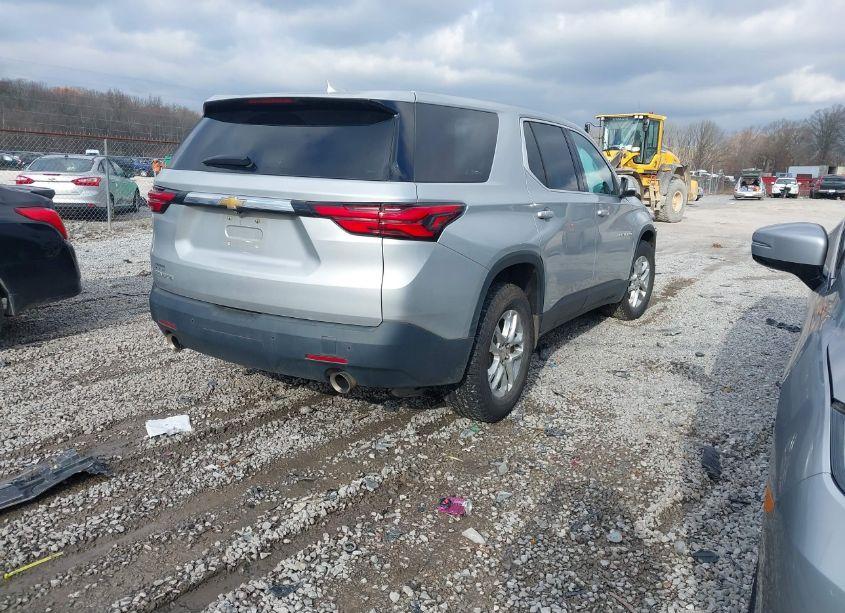 Photo 4 of 2022 Chevrolet Traverse FWD 1FL (VIN 1GNERLKW7NJ172453)