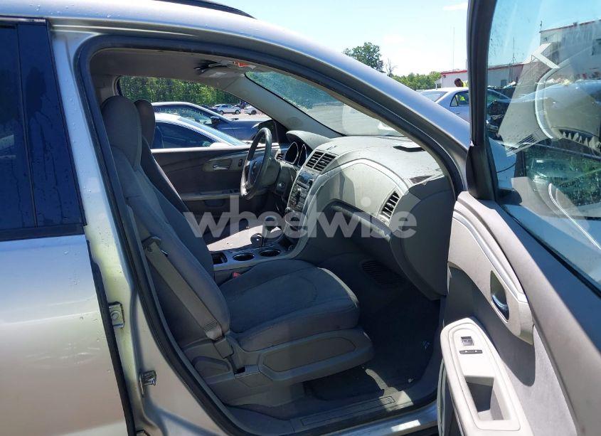 Photo 5 of 2009 Chevrolet Traverse LS (VIN 1GNEV13D39S162970)