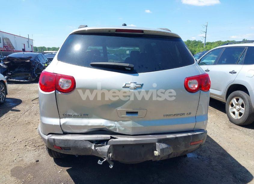 Photo 6 of 2009 Chevrolet Traverse LS (VIN 1GNEV13D39S162970)
