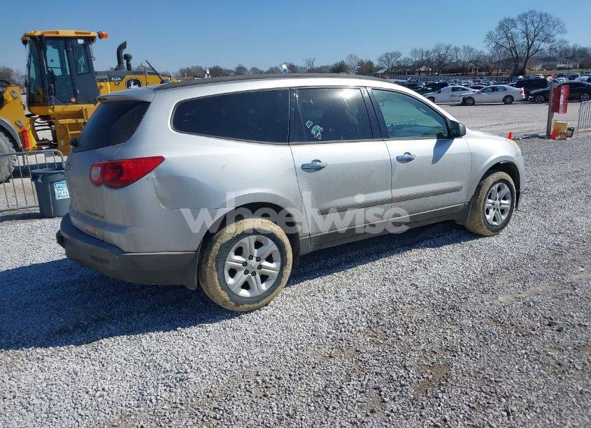 Photo 4 of 2009 Chevrolet Traverse LS (VIN 1GNEV13D89S162348)