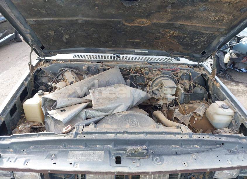 Photo 10 of 1990 Chevrolet Suburban V1500 (VIN 1GNEV16K1LF136023)