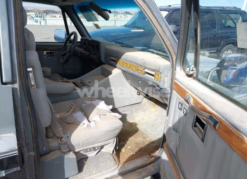 Photo 5 of 1990 Chevrolet Suburban V1500 (VIN 1GNEV16K1LF136023)