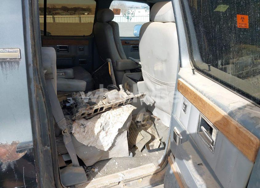 Photo 8 of 1990 Chevrolet Suburban V1500 (VIN 1GNEV16K1LF136023)