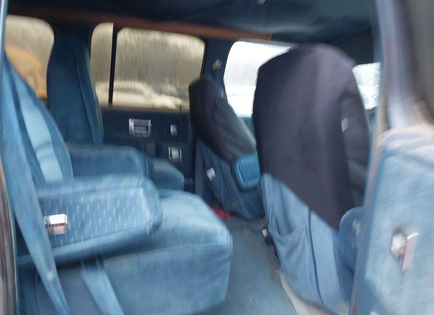 Photo 8 of 1989 Chevrolet Suburban V1500 (VIN 1GNEV16K6KF138512)