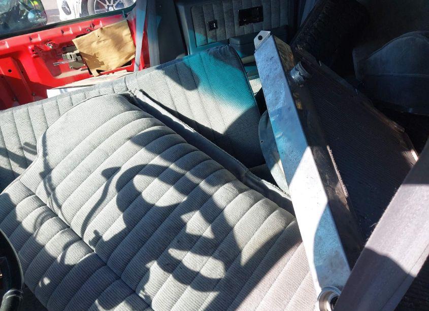 Photo 13 of 1989 Chevrolet Suburban V1500 (VIN 1GNEV16K7KF137787)