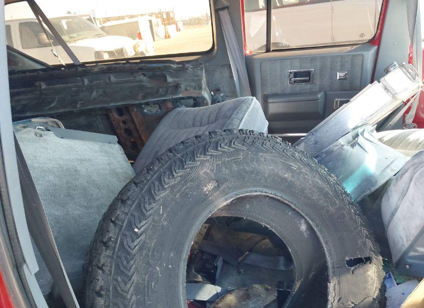 Photo 8 of 1989 Chevrolet Suburban V1500 (VIN 1GNEV16K7KF137787)