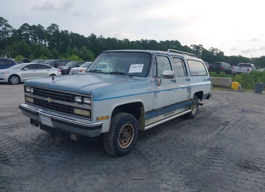 Photo 2 of 1990 Chevrolet Suburban V1500 (VIN 1GNEV16KXLF109239)