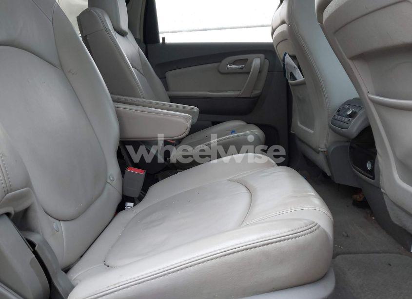 Photo 8 of 2009 Chevrolet Traverse LT (VIN 1GNEV23D09S176217)
