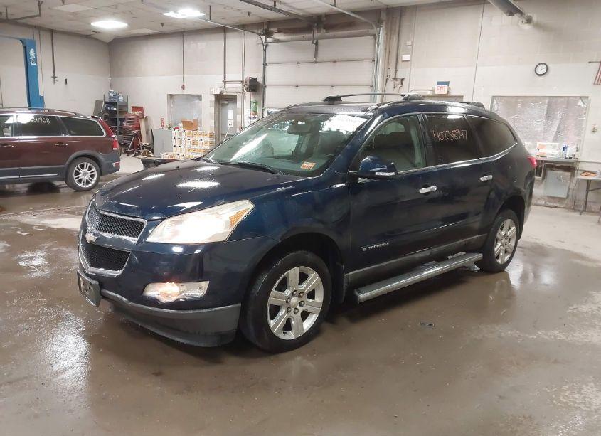 Photo 2 of 2009 Chevrolet Traverse LT (VIN 1GNEV23D49S166290)