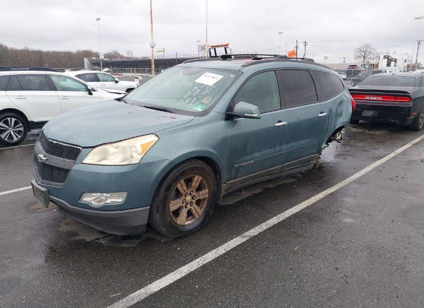 Photo 2 of 2009 Chevrolet Traverse LT (VIN 1GNEV23D89S110403)