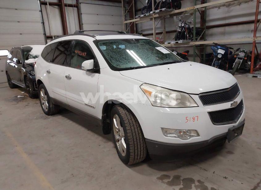 2009 Chevrolet Traverse LT (VIN 1GNEV23DX9S100620) main photo