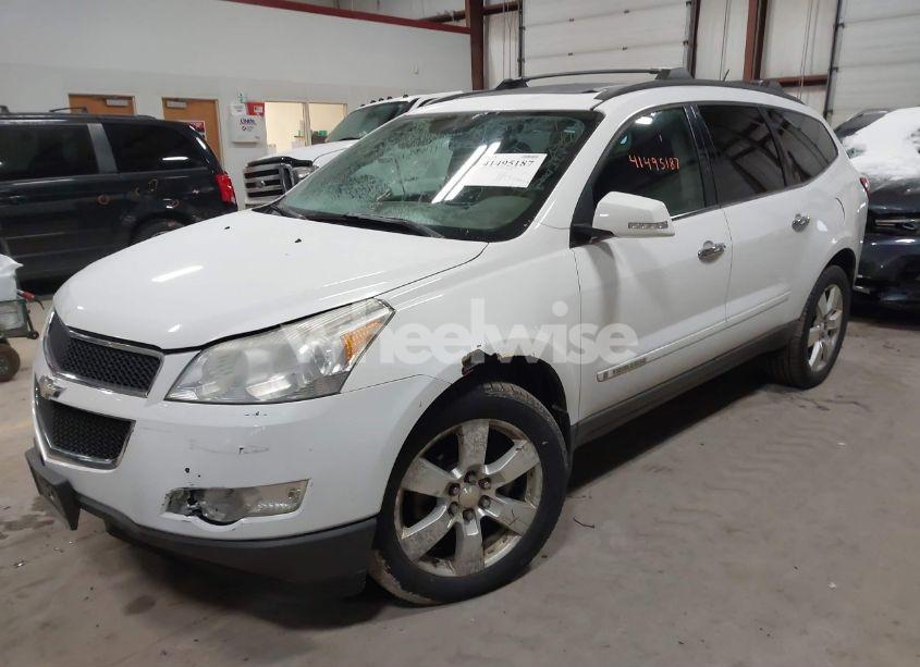 Photo 2 of 2009 Chevrolet Traverse LT (VIN 1GNEV23DX9S100620)