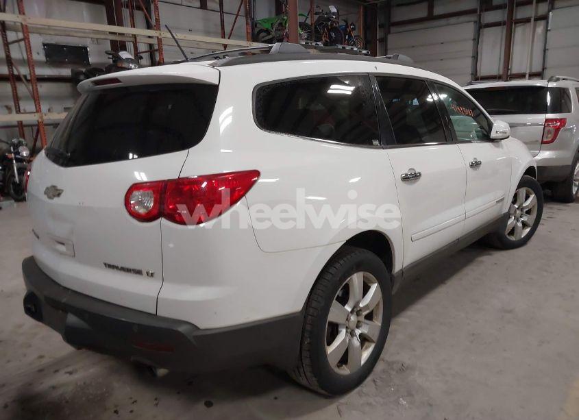 Photo 4 of 2009 Chevrolet Traverse LT (VIN 1GNEV23DX9S100620)