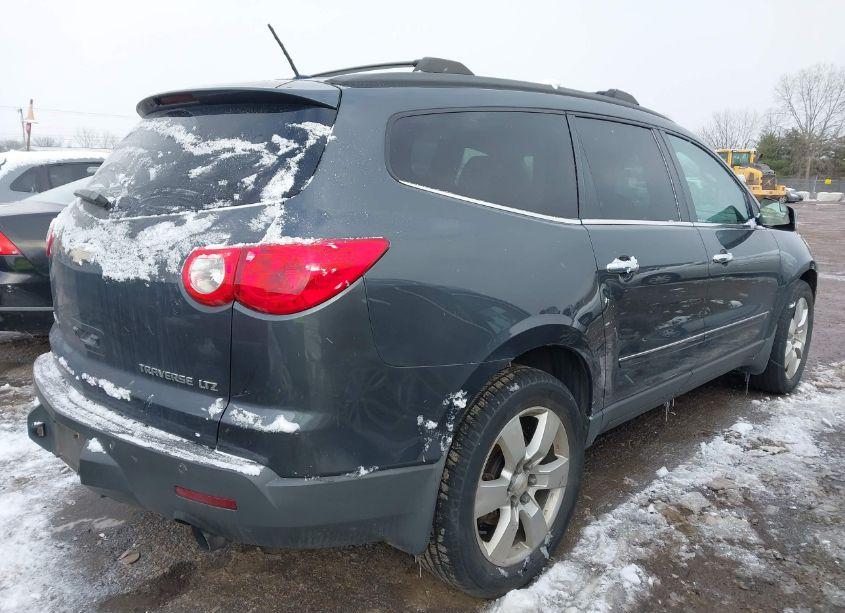 Photo 4 of 2009 Chevrolet Traverse LTZ (VIN 1GNEV33D19S105646)