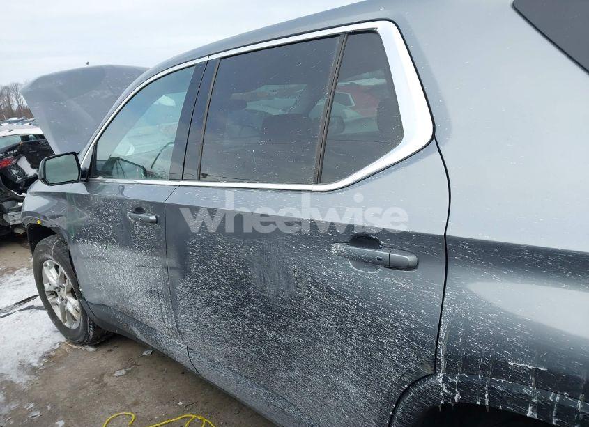 Photo 15 of 2019 Chevrolet Traverse LS (VIN 1GNEVFKW0KJ215961)