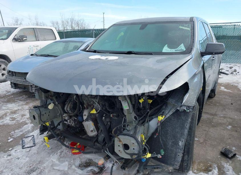 Photo 2 of 2019 Chevrolet Traverse LS (VIN 1GNEVFKW0KJ215961)