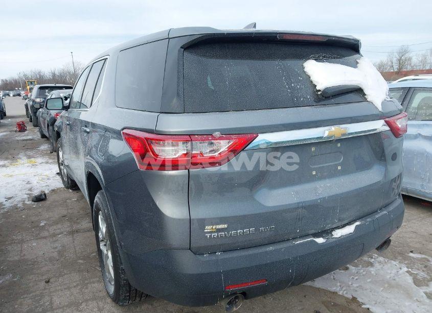 Photo 3 of 2019 Chevrolet Traverse LS (VIN 1GNEVFKW0KJ215961)