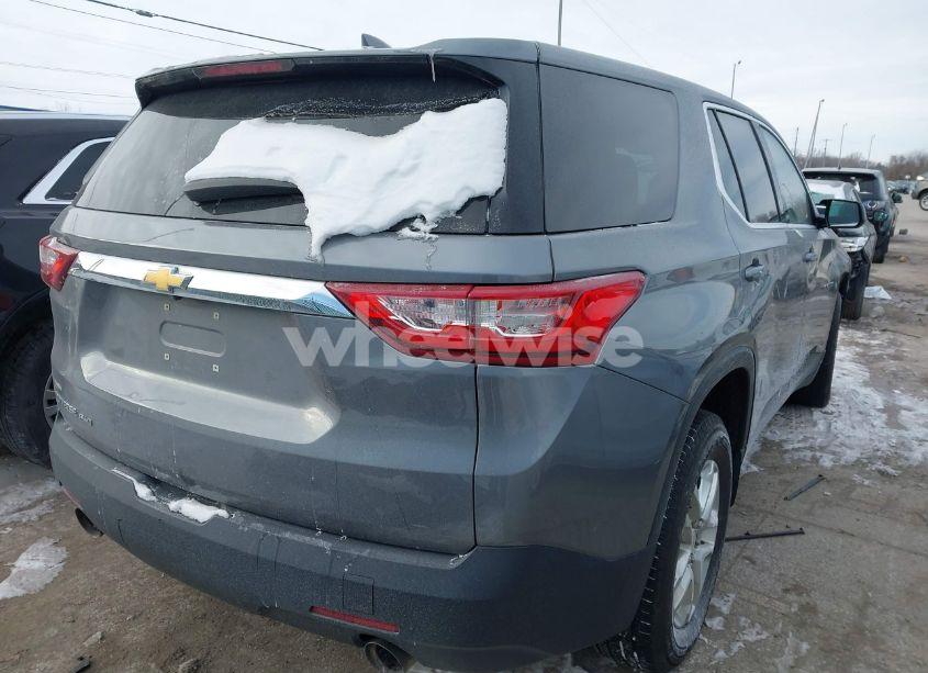 Photo 4 of 2019 Chevrolet Traverse LS (VIN 1GNEVFKW0KJ215961)
