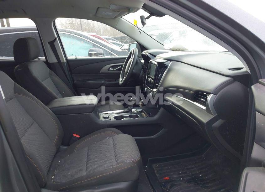 Photo 5 of 2019 Chevrolet Traverse LS (VIN 1GNEVFKW0KJ215961)
