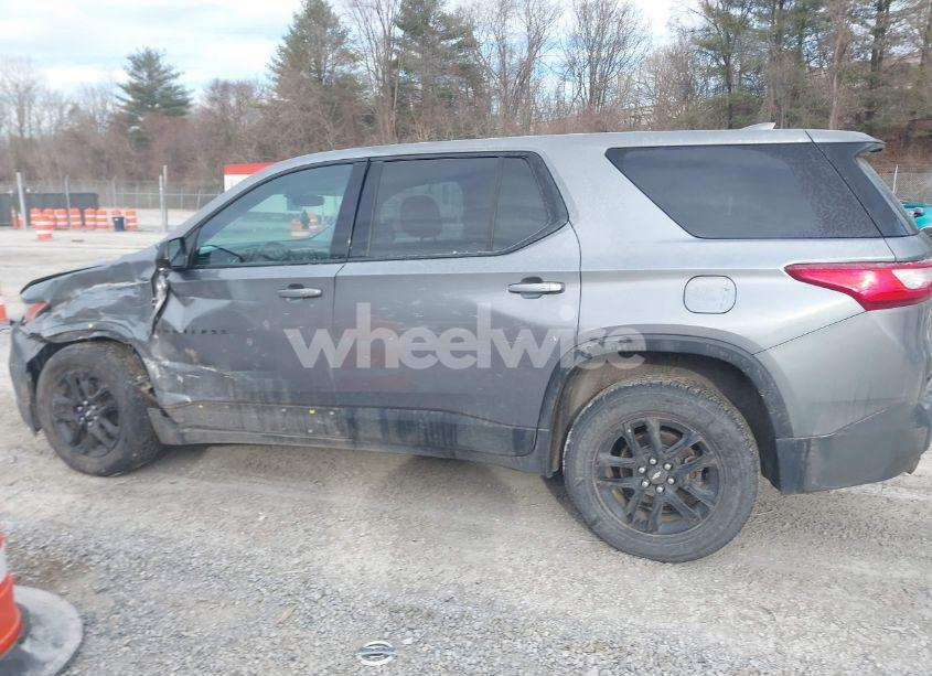 Photo 14 of 2019 Chevrolet Traverse LS (VIN 1GNEVFKW1KJ215838)