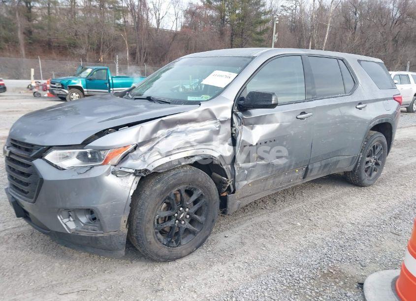 Photo 2 of 2019 Chevrolet Traverse LS (VIN 1GNEVFKW1KJ215838)